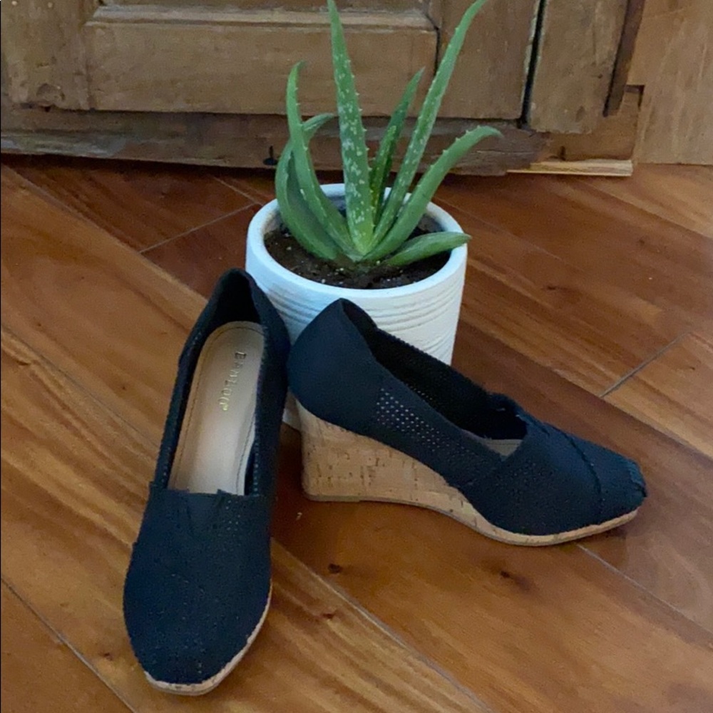 Bamboo black wedges NWOT